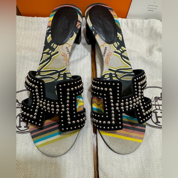 Authentic Hermes oasis sandal kitten heel black stud 37 like new with box - Picture 4 of 8